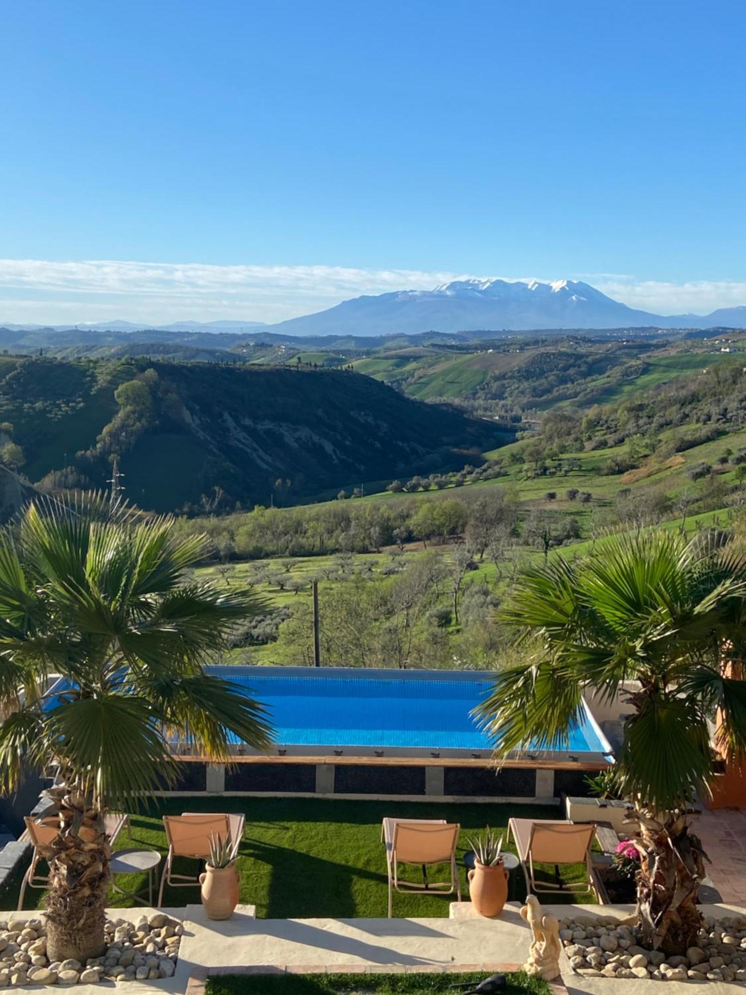 Bed And Adventure Tramontana Resort - Camera Vista Castilenti Exterior foto